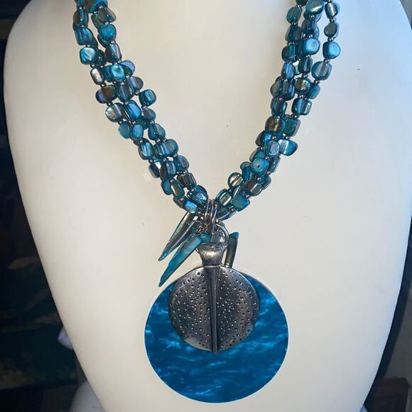 Multilayered Spiked Blue Shell Necklace - Picture 1 of 9